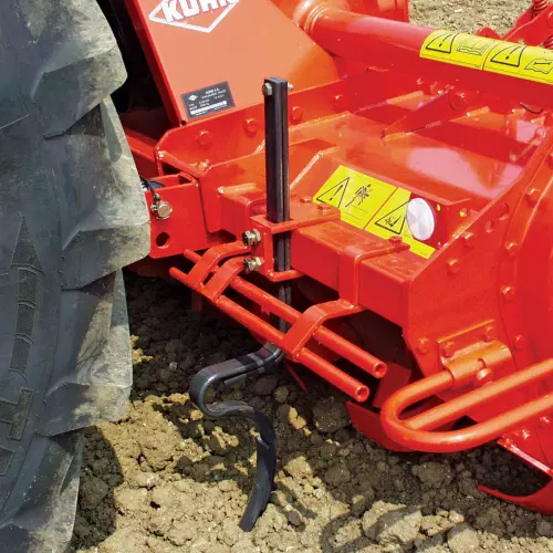 Efface-trace en équipement pour ameublir le sol