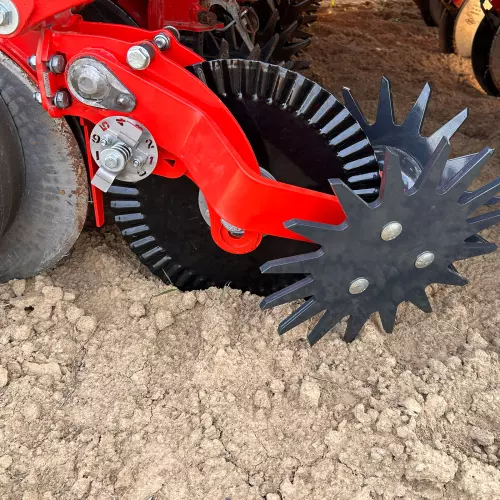 Rotating trash remover