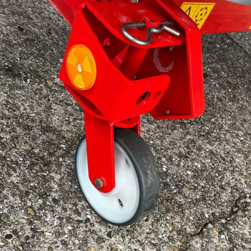 Parking wheel to facilitate the coupling and uncoupling of your AXIS fertiliser spreader
