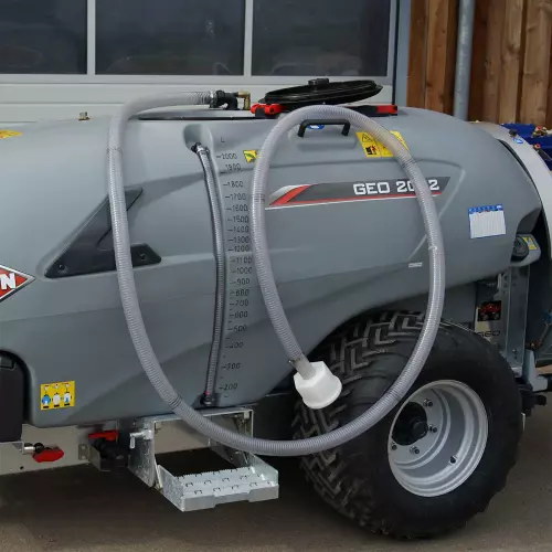 Photo du tuyau d'aspiration extérieure par venturi branché à un pulvérisateur KUHN