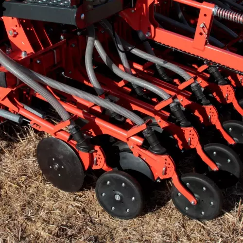 Double-disc seeding units on VENTA 1020 with the possibility of adding press wheels