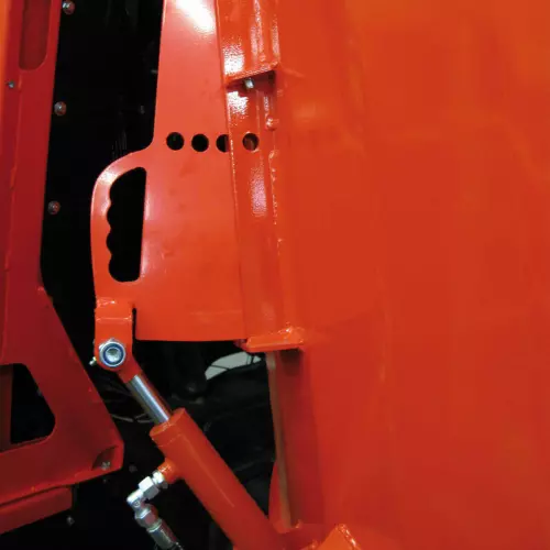 Hydraulic counter-knives on KUHN PROFILE mixers for fibrous rations that require more chopping