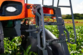 Escalera de acceso y lavabotellas