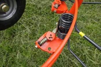 Las púas pivotantes, montadas individualmente, con cojinetes de nylon.