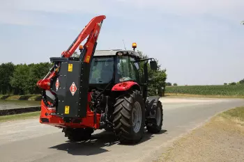 Transport position of the KUHN AGRI-LONGER GII Hedge and Grass Cutter with pivot-mounted arm safety