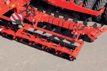 Front stubble-breaker roller or chopper roller on AUROCK trailed seed drill for no-till and conservation agriculture