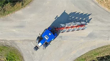 The GODRIVE headstock is an innovation available on the MASTER M plough, offering a turning angle of 40°.
