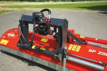 The hitch frame design is robust to ensure the shredder's durability