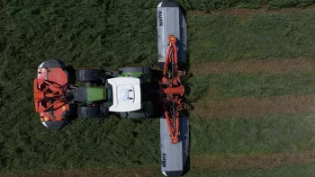 GMD 9530 triple mower in action
