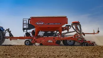 ESPRO 4000 RC min-till seed drill at work