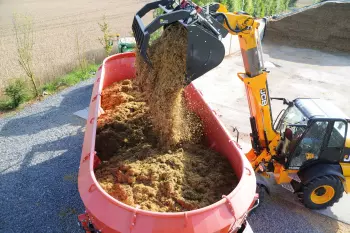 Comodidad y precisión de carga con el remolque mezclador EUROMIX 3 CL de KUHN