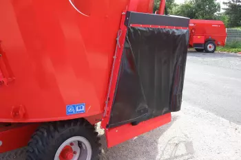 Distribution chutes on KUHN EUROMIX I mixer: express delivery!