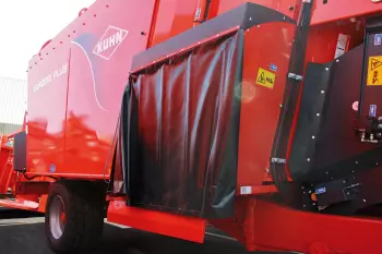 Distribution chutes on KUHN EUROMIX mixer: express delivery!
