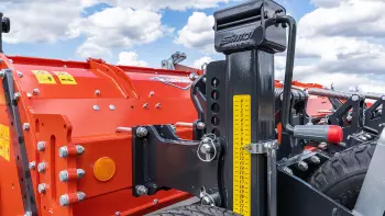 The working height is easy to adjust on the BFP 320 shredder thanks to the graduated scale on the wheels