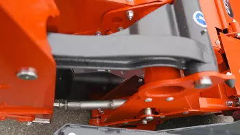 Ajustar la altura de corte de la segadora FC 3155 TLR es sencillo