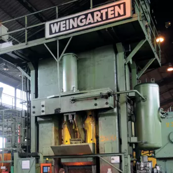 Illustrations of the forge in the Chateaubriant factory with a part heated up to 1200°C