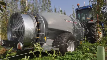 Photo of GEO M 2 sprayer at work