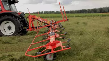 KUHN's GF 8700 tedder is adapted to smaller sized tractors owing to its design and moderate weight