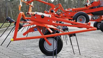 Your KUHN tedder will help you produce quality forage with its small diameter rotors.