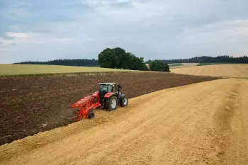 Velké světlé výšky MASTER 113 nabízejí výjimečnou zakopávací kapacitu.
