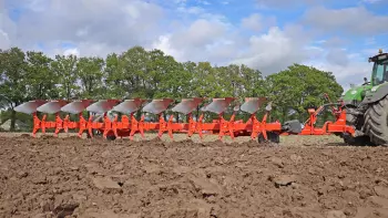The MULTI-LEADER XT semi-mounted plough has a modular and scalable frame
