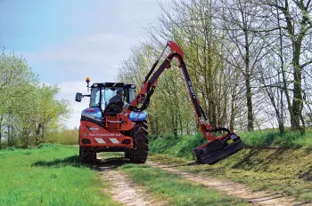 Segadora desbrozadora MULTI-LONGER GII 5057 P de KUHN: brazo recto con potente cinemática