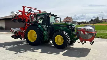 Photo of a PF sprayer combined with a KUHN precision seed drill