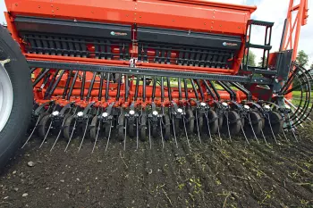 Excellent ground adaptation and accurate application rate with PREMIA 9000 TRC seed drill