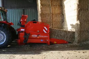 Fully autonomous loading with the KUHN PRIMOR 2060 H straw blower