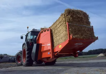 Fully autonomous loading with the KUHN PRIMOR 2060 M straw blower & feeder