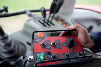 Ergonomic electric controls for comfortable use of the semi-mounted KUHN PRIMOR 2060 M straw blower & feeder day after day