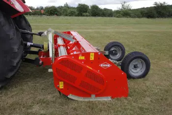 Three beams of large section on the RM 320 shredder allow withstanding the most difficult conditions