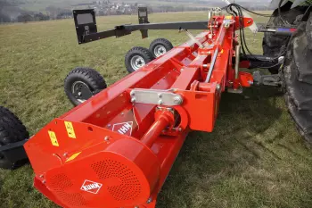 The central chassis is made with large section beams on the RM R folding shredders for greater resistance to mechanical stress