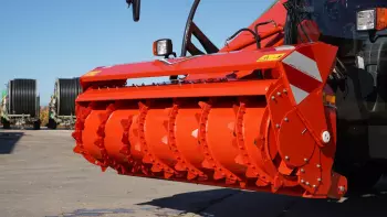 The 2.00 m, 120 hp SPV Power-Intense loading milling head features the boost function.