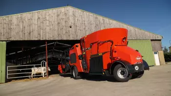 Innovative design with a short turning angle on KUHN SPV Access/ Power/Intense self-propelled mixers