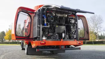 The engine compartment of the SPW Intense offers excellent accessibility and ease of maintenance.