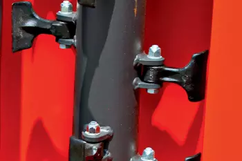 Los martillos cuchara te permiten triturar fácilmente la hierba con las trituradoras TB serie 10