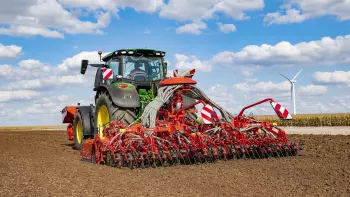 ##NewLine##A grain-crop seeding combination at work, composed of an HR 4530 RCS power harrow and a BTFR 4530 seeding bar