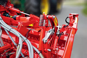 Ajustes hidráulicos de la profundidad de siembra, la presión de los discos sobre el suelo y la elevación hidráulica de la barra de siembra VENTA CSC 6000