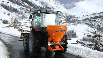 Accionamiento mecánico o hidráulico adaptado a tus necesidades del distribuidor de sal y arena VSA