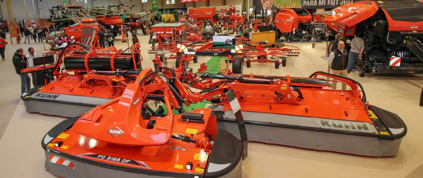 FC 3125 F front mower conditioners with working widths of 3.11m.