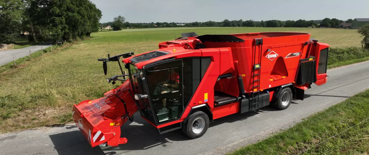 Gamme mélangeuses autonomes KUHN, ANTEA sur route