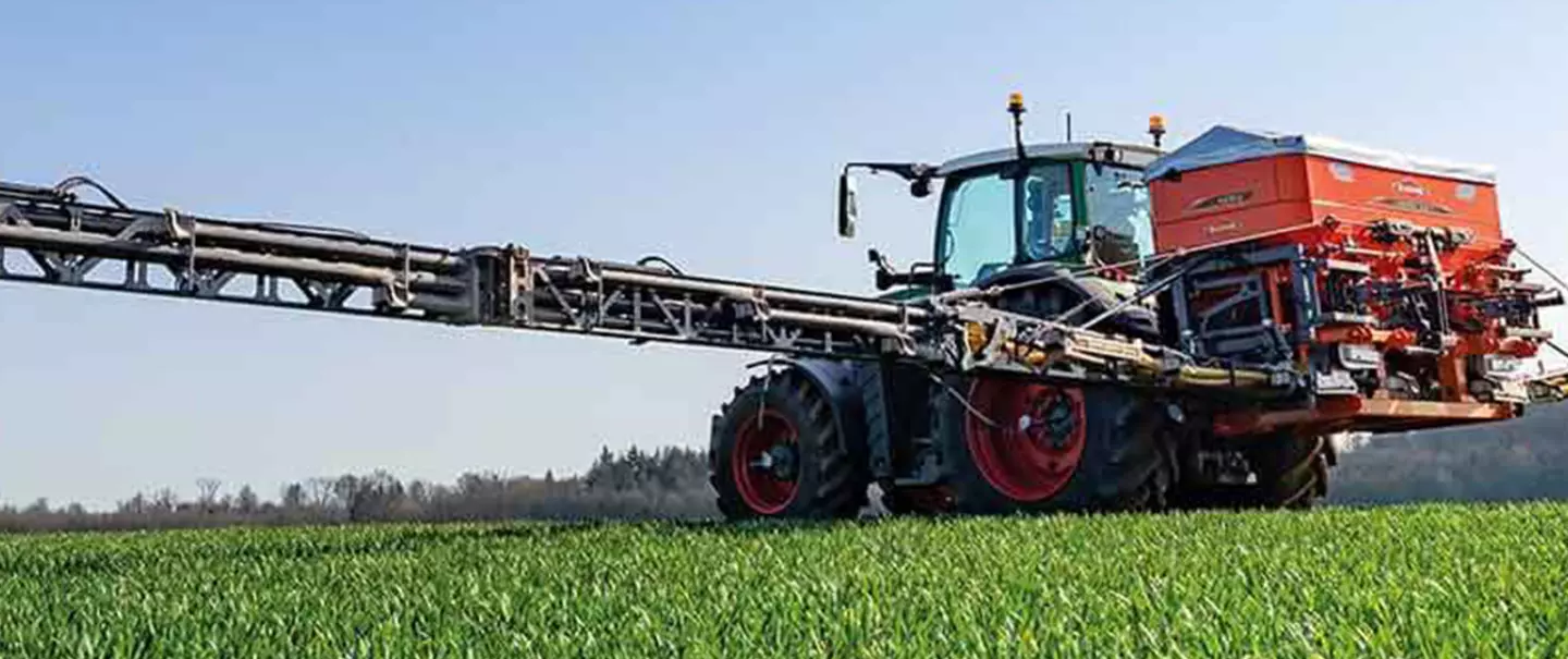 The AERO 32.1 mounted pneumatic fertiliser spreader at work