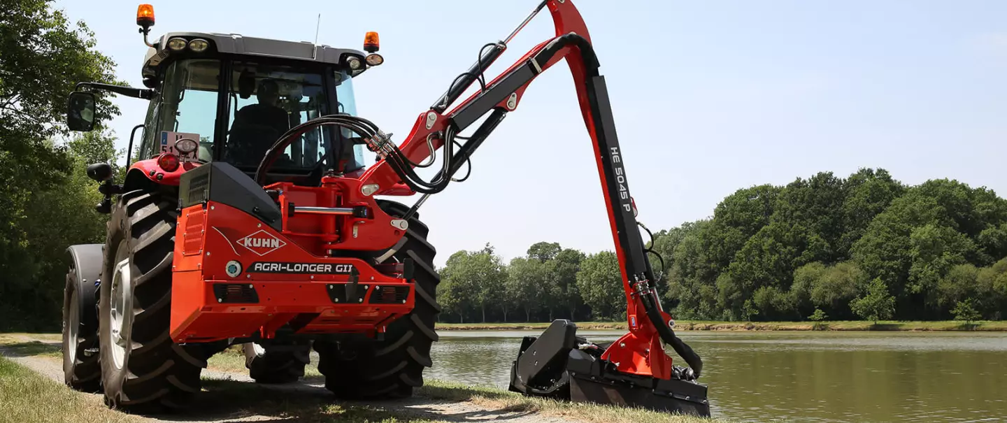 Access to a wide variety of sites with the KUHN AGRI-LONGER GII Hedge and Grass Cutter with pivot-mounted arm safety