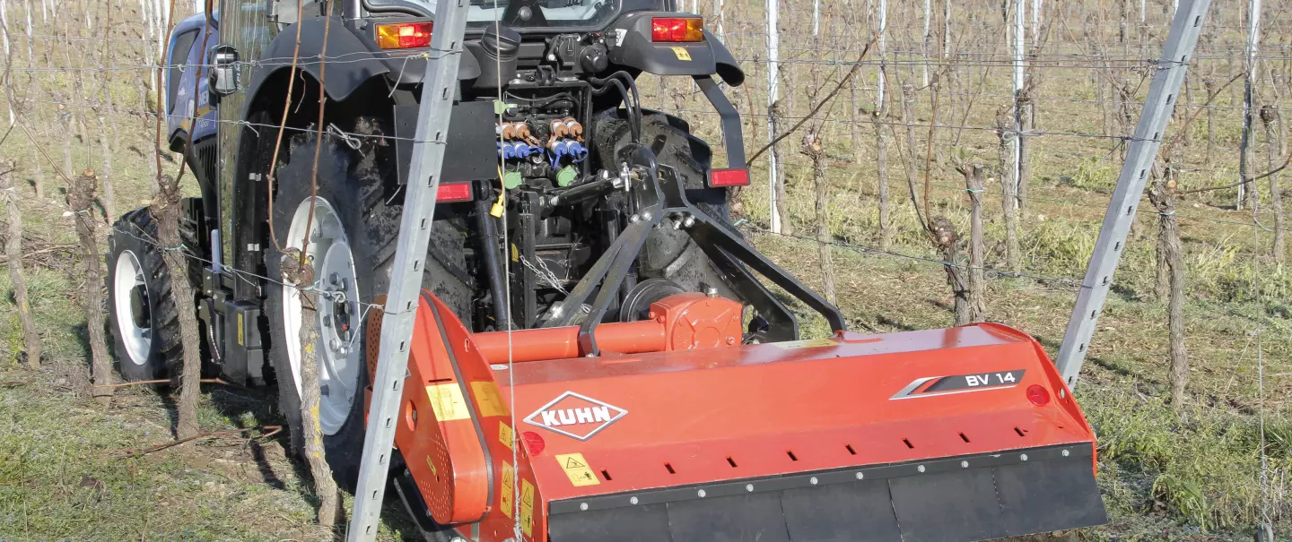 Wijngaardklepelmaaier BV 14 aan het werk
