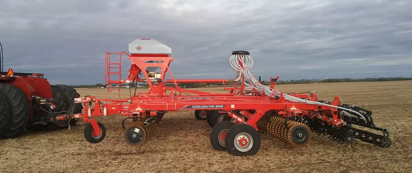 View of the KUHN CCX 9000 cover crop seed drill