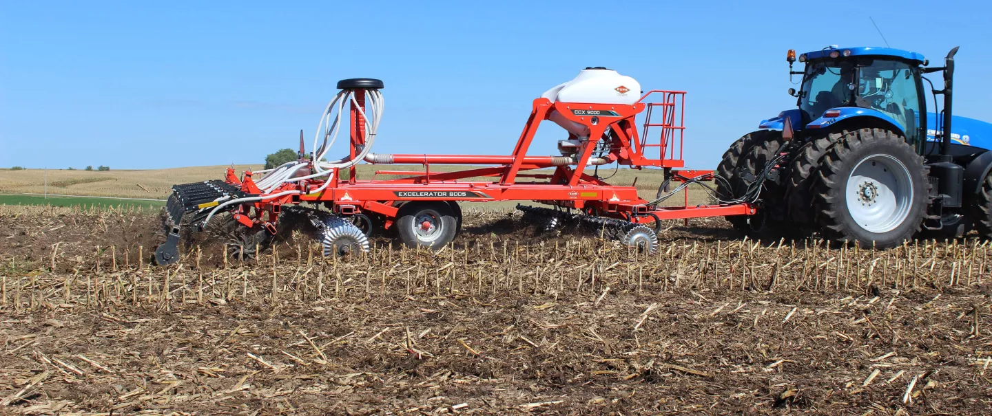 View of the KUHN CCX 9000 cover crop seed drill
