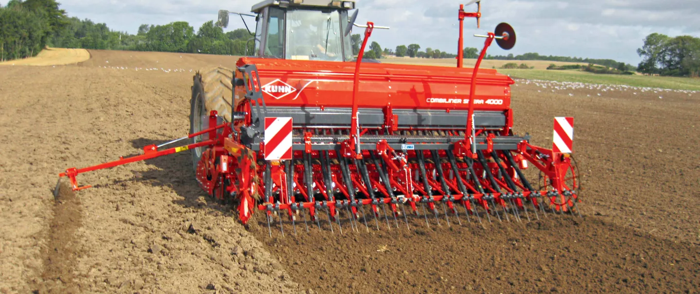 COMBILINER SITERA 4000 seed drill at work
