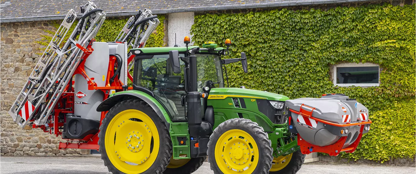 PF 1000 front-end sprayer combined with the DELTIS 1502sprayer