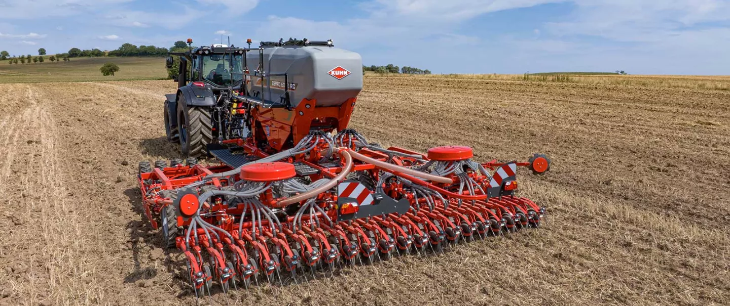 ESPRO 1002 R and RC seed drills offer high work output, precision planting and require low pull-power.
